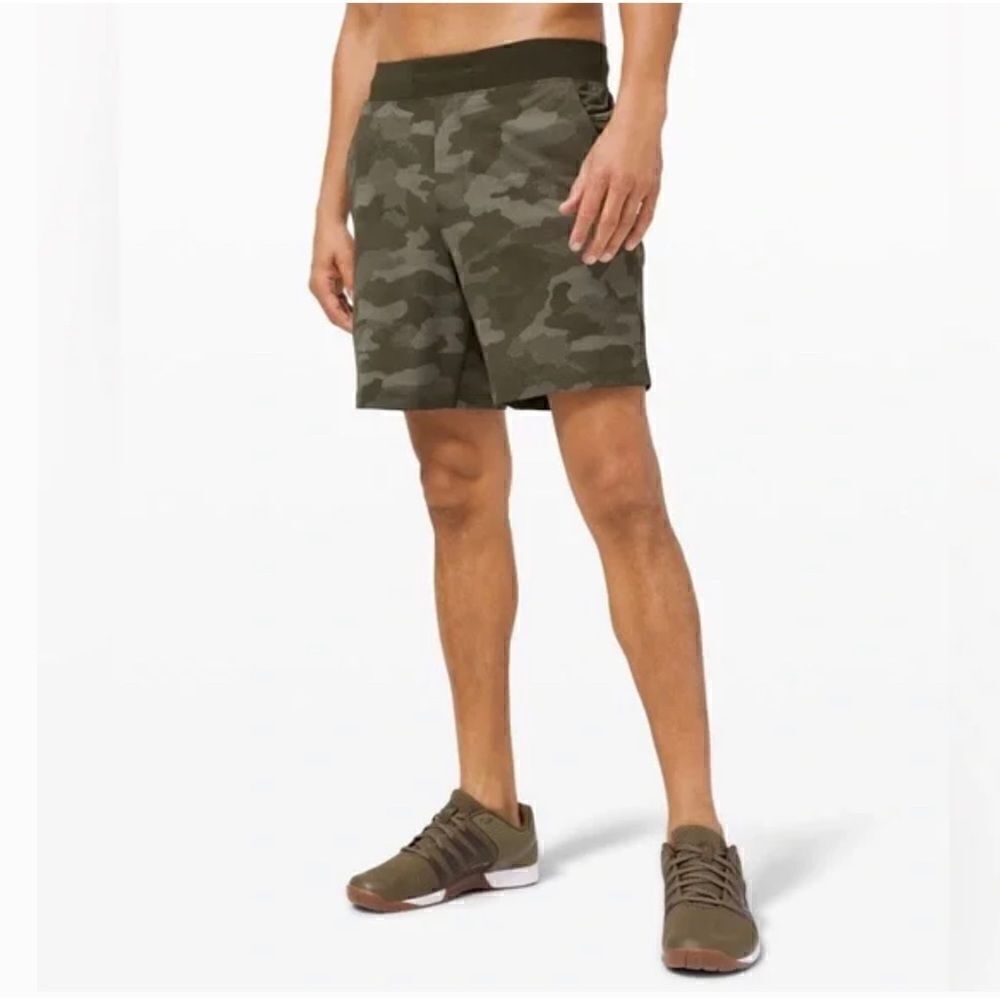 Lululemon T.H.E. Linerless Short 7" in Green Camo Size Xl/ Pristine